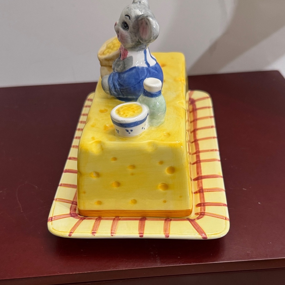 Cheese Block with Mouse Figurine Butter Dish/Cheese cover tray - Picture 9 of 11